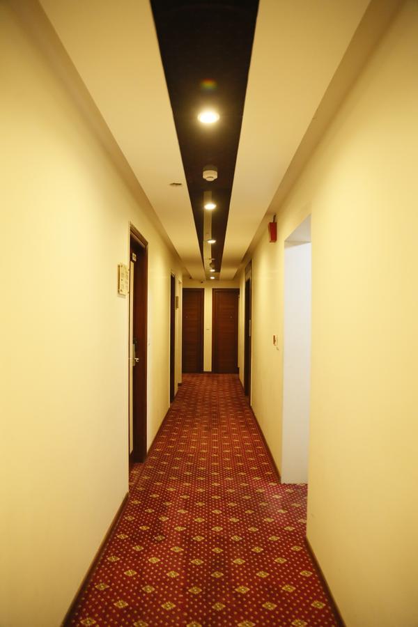 Grand Ffour Hotel New Delhi Exterior photo