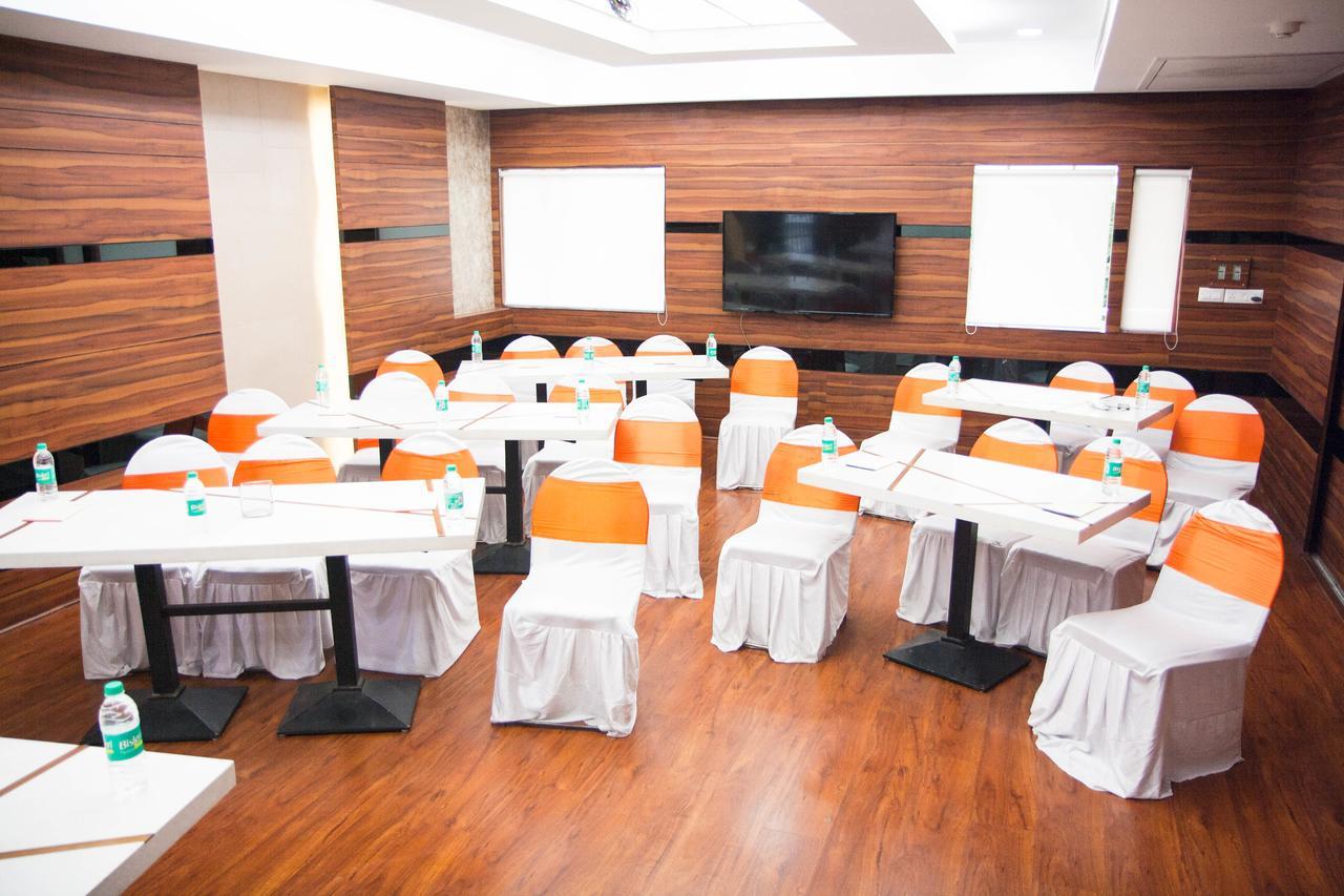 Grand Ffour Hotel New Delhi Exterior photo