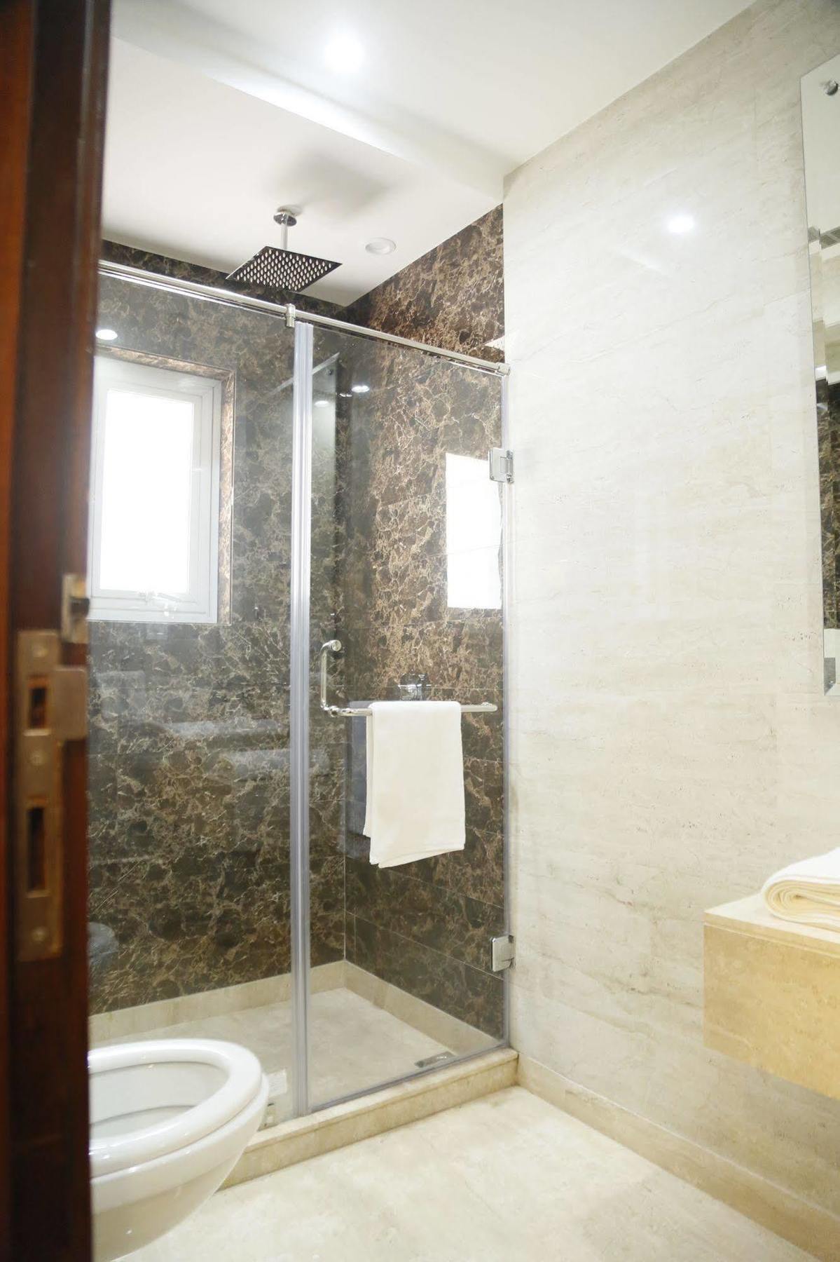 Grand Ffour Hotel New Delhi Exterior photo